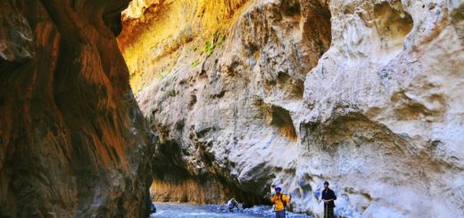 Mgounschlucht im Wasser zur Engstelle 2021 | Erlebnisrundreisen.de