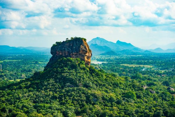 Blick auf den Felsen von Sigiriya