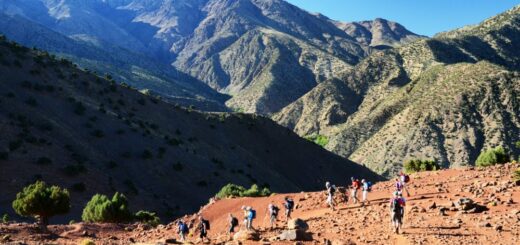 Wechselspiel der Farben beim Trekking im Hohen Atlas 2021 | Erlebnisrundreisen.de