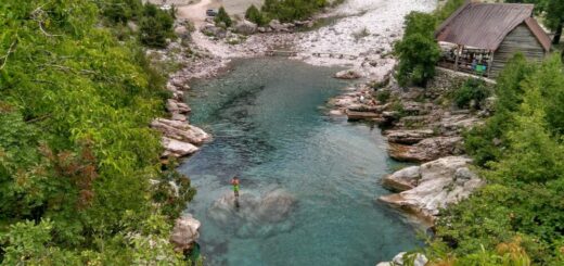 Natürlicher Pool in den Bergen Reise Natürlicher Pool in den Bergen 2021/2022