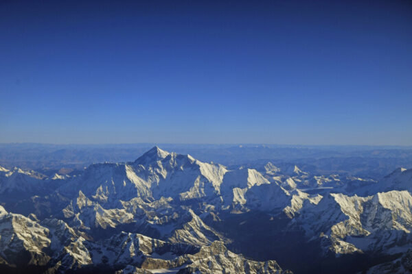 Panoramaflug zwischen Bhutan und Nepal: Mount Everest