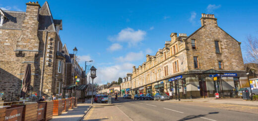 High Street in Pitlochry - VisitScotland - © VisitScotland