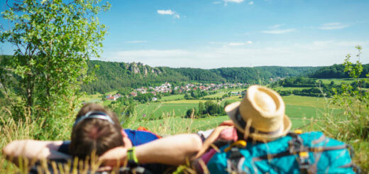 Erholung mit Blick auf Arnsberg - Naturpark Altmühltal - © Naturpark Altmühltal / www.naturpark-altmühltal.de