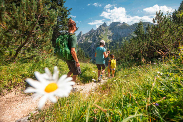 Wanderer in den Ammergauer Alpen - lettas - ©lettas