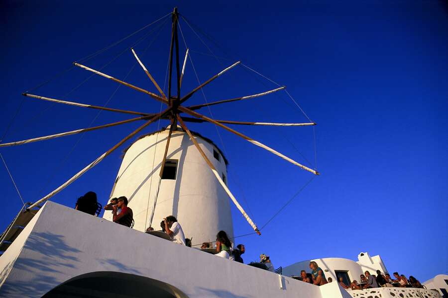 Zwei der schönsten Kykladeninseln erleben: die Vulkaninsel Santorin und Naxos mit wunderschönen Stränden