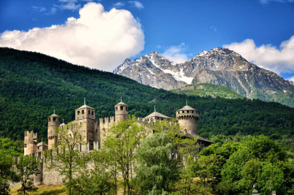 Schloss Fénis - Marta P. (Milacroft) - © Marta P. (Milacroft) / Adobe.com