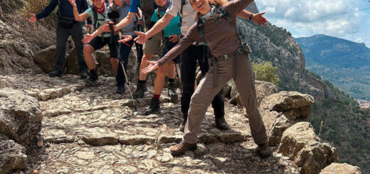 Gruppenfoto Abstieg in die Biniaraixschlucht - Thomas Frank | Spanien Abenteuerurlaub | Erlebnisrundreisen.de