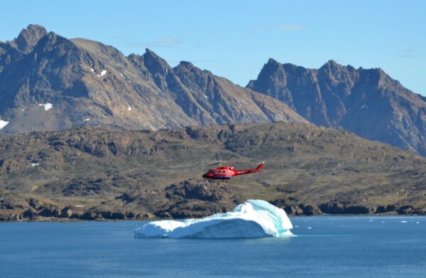 Helikopter überm Fjord
