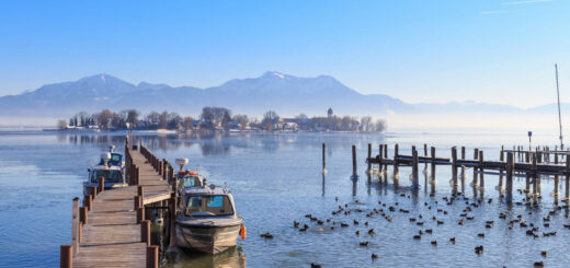 Winterlicher Chiemsee - Jochen Netzker - Jochen Netzker /Adobe.com