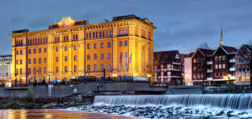 Hameln mit Weserstaustufe und Pfortmühle - Carl-Jürgen Bautsch - © Carl-Jürgen Bautsch / Adobe.com