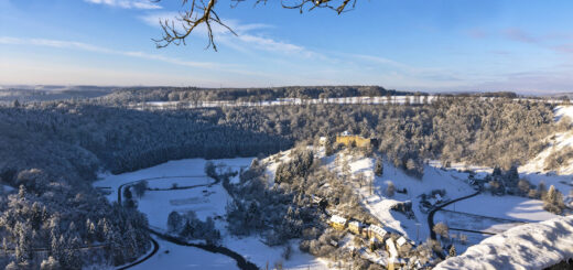 Blick ins winterliche Lautertal - - ©