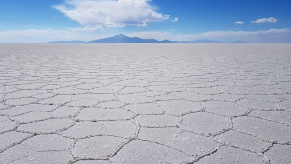 Unendlich erscheinendes Weiß in der Salzwüste Salar de Uyuni