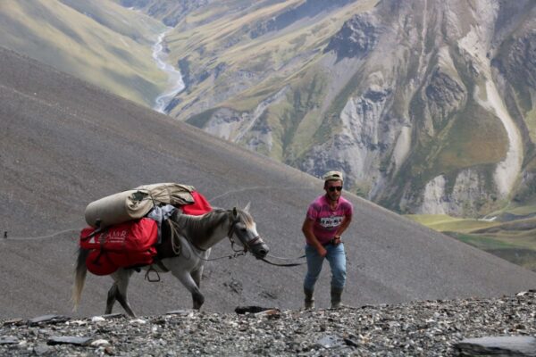 Pferdetreibe am Atsunta-Pass