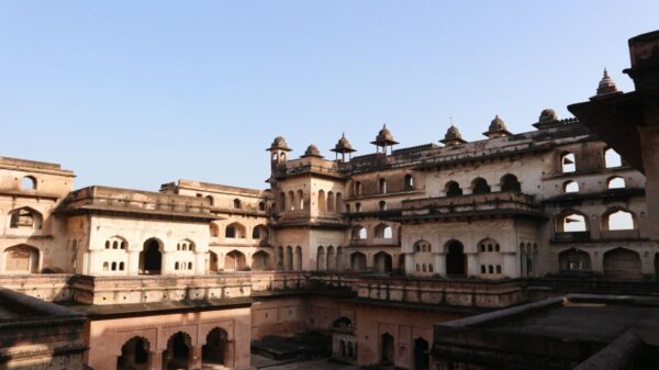 Blick in den Innenhof des Raja Mahal, Indien