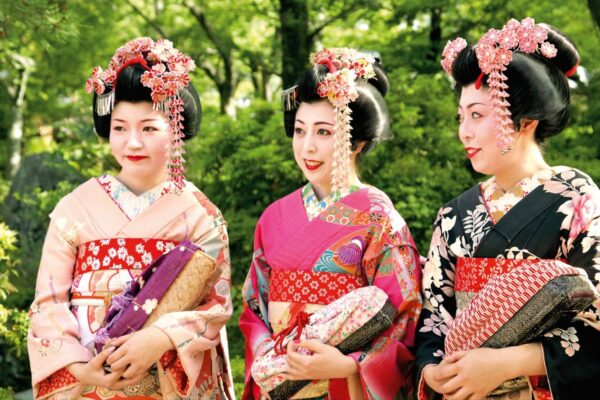 3 Maikos in Kyoto