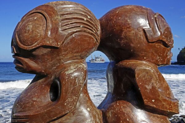 Tikis bewachen Fatu Hiva