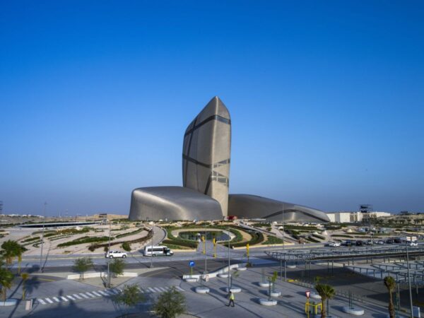 Futuristisches Design des King Abdulaziz Center for World Culture, bekannt als Ithra