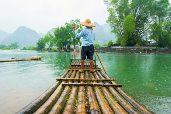 Traditional,Bamboo,Raft,On,Li,River,,Yangshuo,,Guangxi,,China