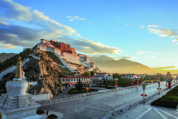 Gruppenreise Tibet: Wandern & Kultur 2026 | Erlebnisrundreisen.de