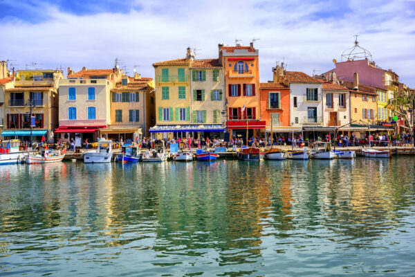 Colorful,Traditional,Houses,On,The,Promenade,In,The,Port,Of