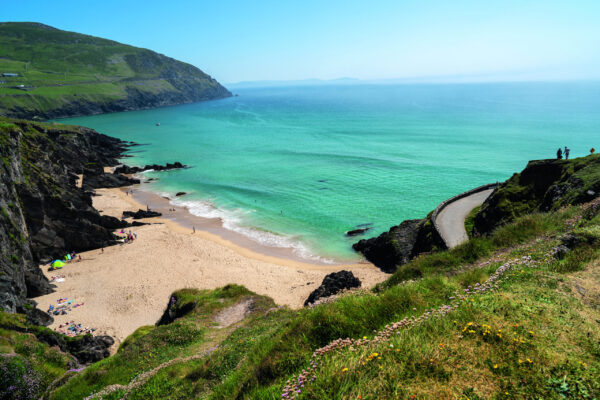 Coumeenoole,Beach,View,Of,Sea,,Rocks,And,Large,Cliffs,Near