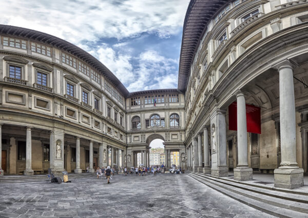 Uffizi,Gallery,In,Florence,Under,A,Blue,Sky,With,Clouds,