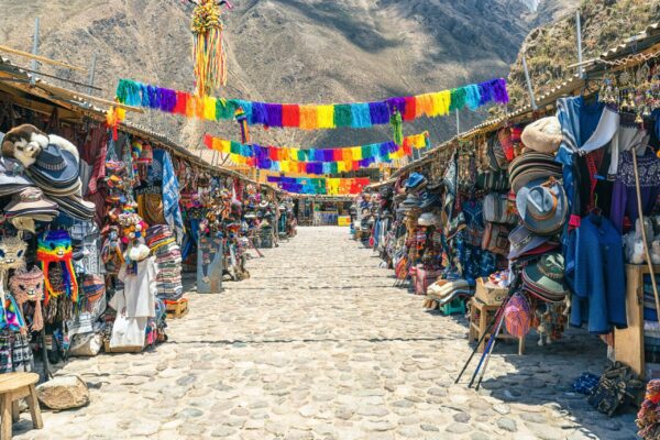 A,Colourful,Street,In,The,Artisan,Market,In,Ollantaytambo,Near