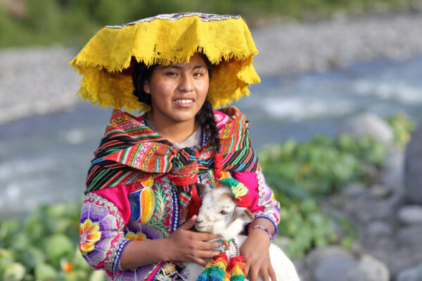 Peruvian,Women,With,Traditional,Dress,From,Arequipa,,Peru