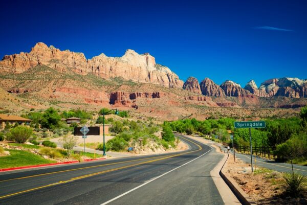 Road,Leading,To,Springdale,,Utah,,With,Stunning,Views,Of,Zion