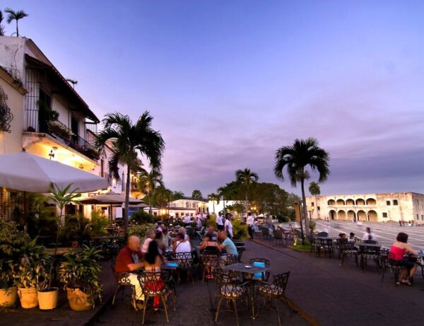 Restaurant am Plaza Espana in der Dämmerung, Santo Domingo
