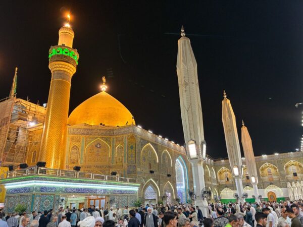 Imam-Ali-Schrein bei Nacht – Glanzpunkt des schiitischen Pilge