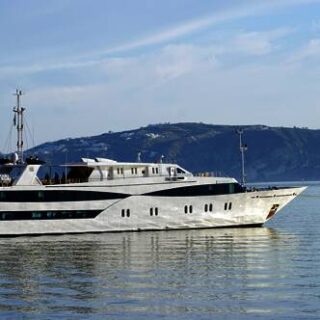 In 13 Tagen mit kultimer den Senegal und Gambia entdecken. Mit der Motoryacht Harmony V kreuzen eine Woche lang entlang der Westküste Afrikas und auf dem Gambia-River.