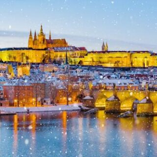 4 Tage Silvesterreise Prag: Genießen Sie ein Silvester-Dinner an Bord eines Schiffes auf der Moldau und das Neujahrskonzert der Prager Symphoniker im Smetana-Saal.