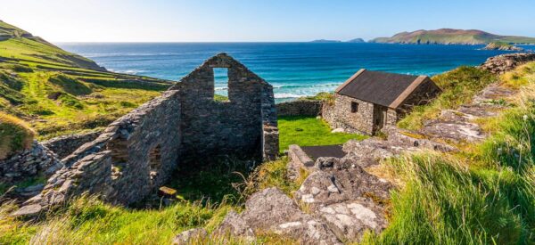 Verlassene Häuser auf der Halbinsel Dingle