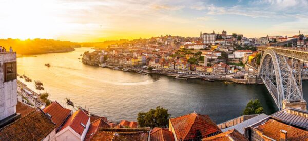 Porto mit der Brücke über den Douro
