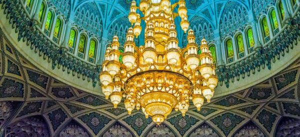 Kronleuchter in der Sultan Qaboos Moschee