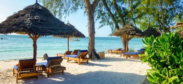 Relaxen am Strand von Sansibar
