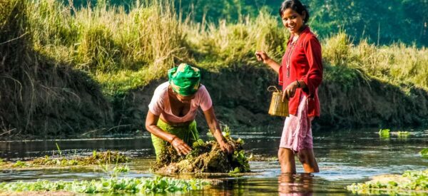Frauen am Fluss