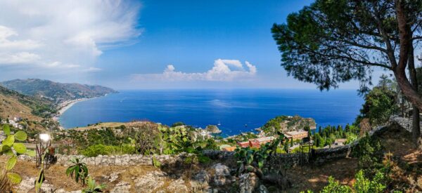 Ausblick auf die Bucht von Taormina