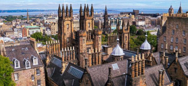 Über den Dächern von Edinburgh