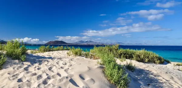 Strand bei Corralejo - Juergen Wallstabe - © Juergen Wallstabe / Adobe.com - Erlebnisrundreisen.de
