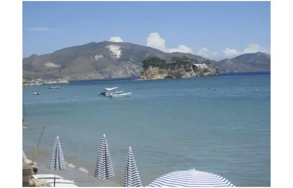 Die kleine Insel Agios Sostis in der Laganas-Bucht - Castelli Hotel - Erlebnisrundreisen.de
