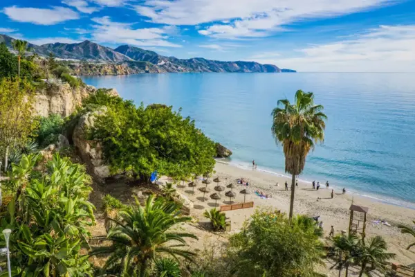 Strand bei Nerja - Pernelle Voyage - © Pernelle Voyage / Adobe.com - Erlebnisrundreisen.de