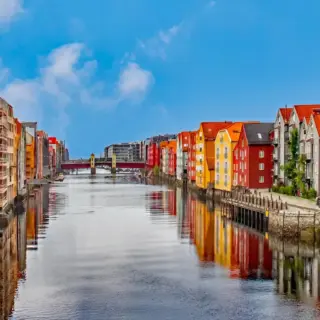 Altstadt Bakklandet in Trondheim - Nina - © Nina - adobe.com - Erlebnisrundreisen.de
