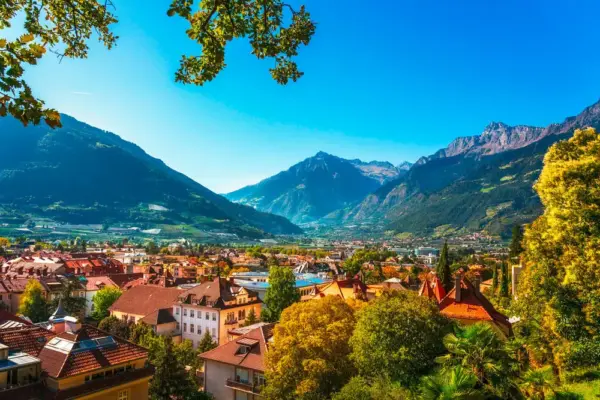 Blick auf Meran vom Tappeinerweg - © stevanzz / Adobe.com - Erlebnisrundreisen.de