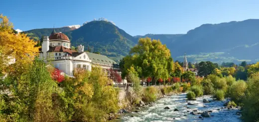 Promenade in Meran - Manuel Schönfeld - Manuel Schönfeld /Adobe.com - Erlebnisrundreisen.de