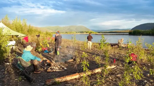 Lagerfeueridylle am Yukon River - Raphaela Fritsch - Erlebnisrundreisen.de