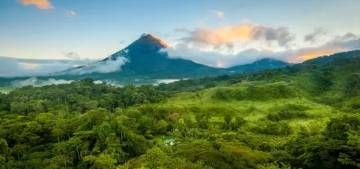 Blick auf den Arenal - Alexey Stiop - © Alexey Stiop / Adobe.com - Erlebnisrundreisen.de