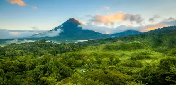 Blick auf den Arenal - Alexey Stiop - © Alexey Stiop / Adobe.com - Erlebnisrundreisen.de