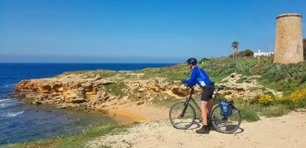 Küste nahe Marsala - Martin Müller/Natur Bike - Erlebnisrundreisen.de